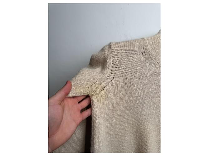 Chanel Ivory Cashmere Rollkragenpullover mit Camellia-Button Beige - Ansicht 15