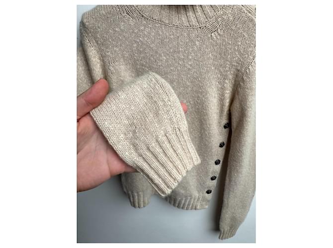 Chanel Ivory Cashmere Rollkragenpullover mit Camellia-Button Beige - Ansicht 6