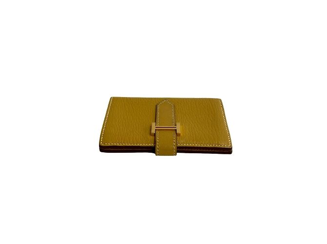 Tarjetero Mini Bearn de cuero Chèvre de Hermès Amarillo - vista 3