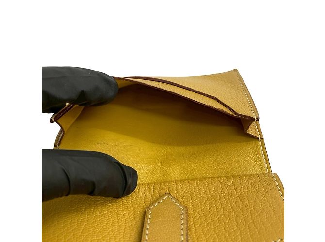Tarjetero Mini Bearn de cuero Chèvre de Hermès Amarillo - vista 8