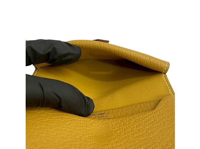 Tarjetero Mini Bearn de cuero Chèvre de Hermès Amarillo - vista 9