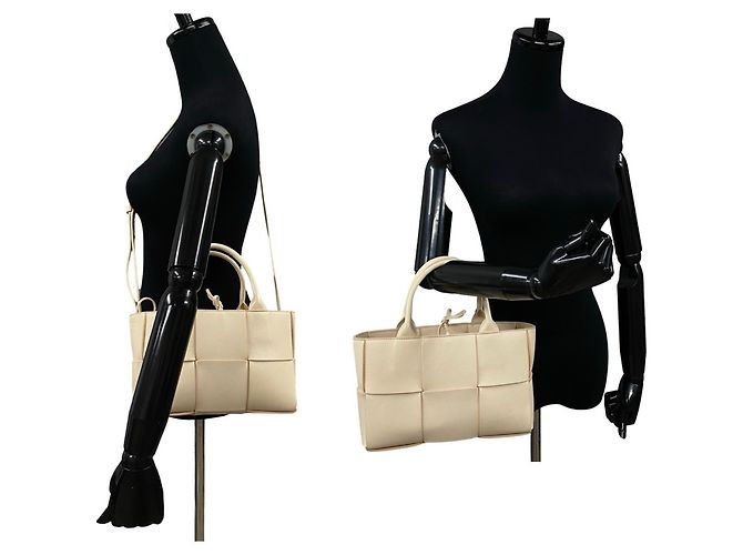 Bottega Veneta Arco Borsa in Pelle 2 in 1 a Spalla/Mano - vista 2