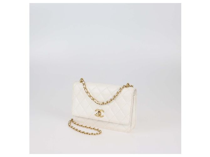 Weißes gestepptes Chanel Wallet On Chain - Ansicht 2
