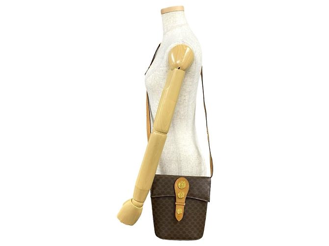 Céline Borsa a spalla in pelle Celine Macadam Blason Triomphe con motivo medaglia e moneta Marrone - vista 2