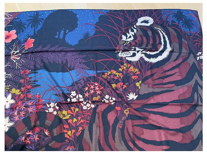 Chale Hermès 140 Tyger Tyger Multicor - vista 5