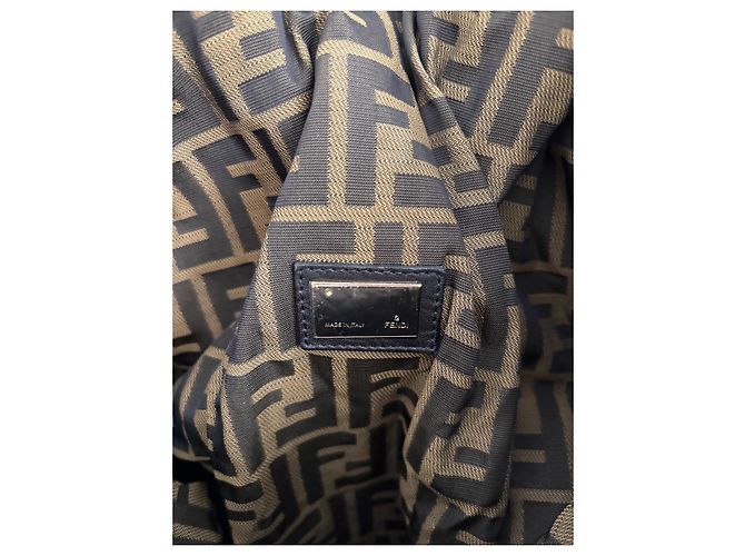 Fendi Spy Borsa a Spalla in Pelle di Agnello Nera Nero - vista 3