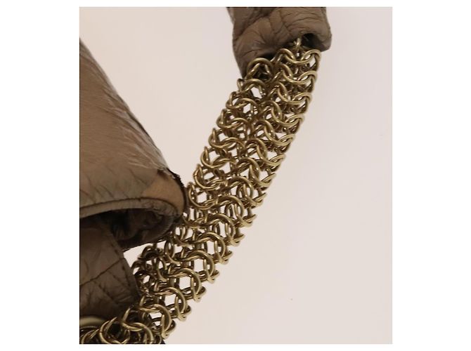 Bolsa de Ombro CHANEL em Couro Vinilado Bege Dourado CC Auth 133615 - vista 9