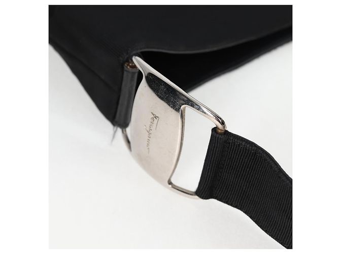 Borsa a Spalla Vala in Tela Nera e Argento di Salvatore Ferragamo Auth bs27291 Nero - vista 8