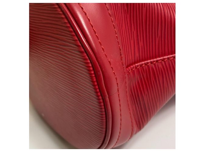 Sac à épaule Petite Bucket PM en Epi Louis Vuitton Rouge - vue 14