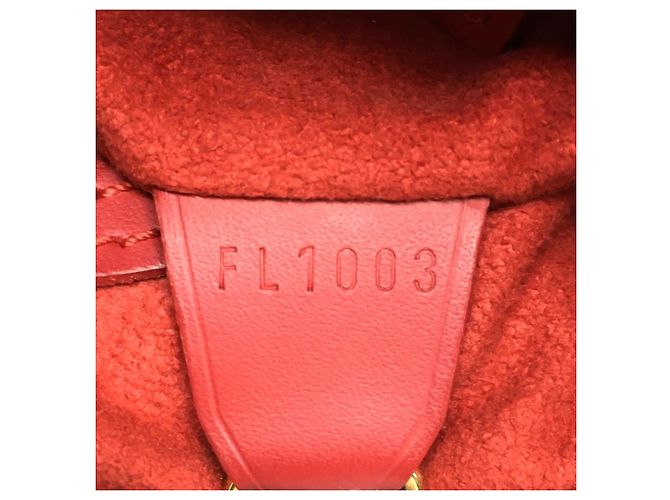 Sac à épaule Petite Bucket PM en Epi Louis Vuitton Rouge - vue 17