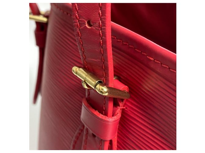 Sac à épaule Petite Bucket PM en Epi Louis Vuitton Rouge - vue 9