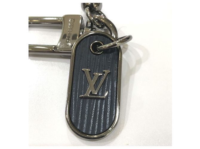 Louis Vuitton Silver Key Chain Silvery - view 7