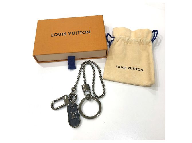 Louis Vuitton Silver Key Chain Silvery - view 9