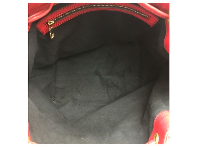Noe Borsa a Spalla Petit Noé Epi Louis Vuitton Rosso - vista 9