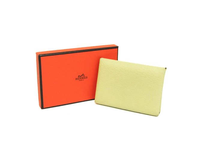 Hermès Tarjetero Calvi Duo de cuero Epsom Hermes Amarillo - vista 2