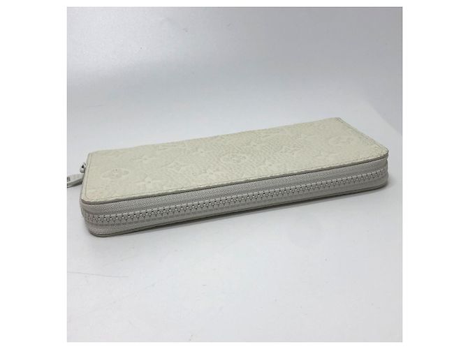 Louis Vuitton Monogram Zippy Wallet White - view 14
