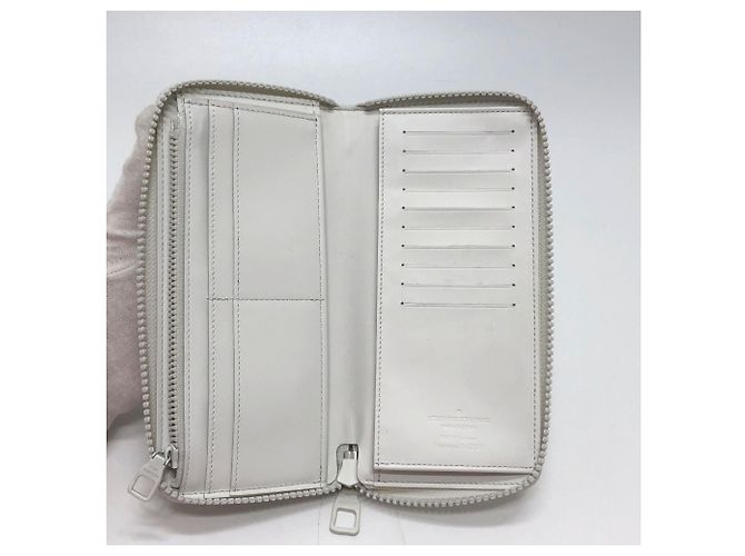 Louis Vuitton Monogram Zippy Wallet White - view 16
