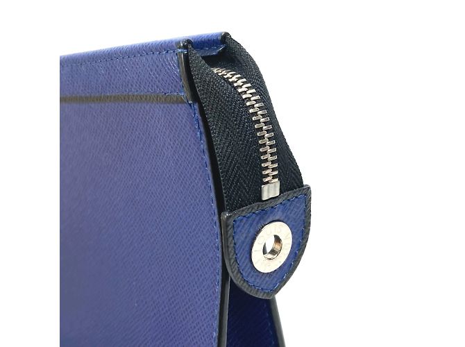 Pochette Voyage MM Taiga di Louis Vuitton Blu - vista 11
