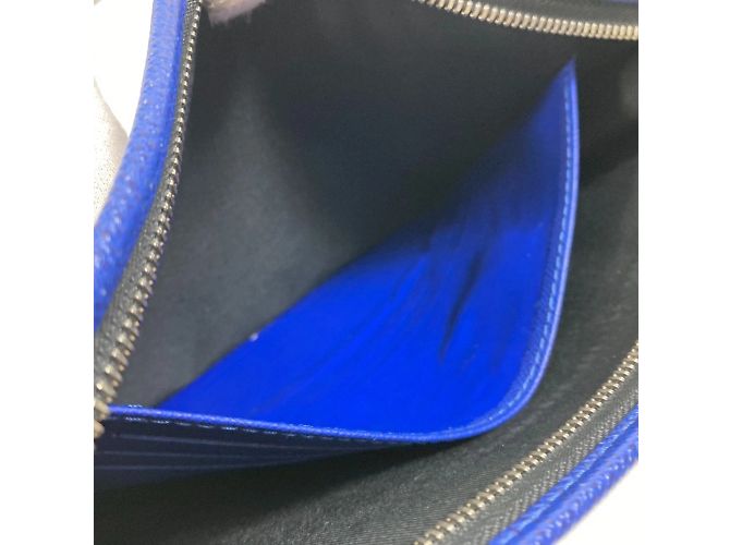 Pochette Voyage MM Taiga di Louis Vuitton Blu - vista 14