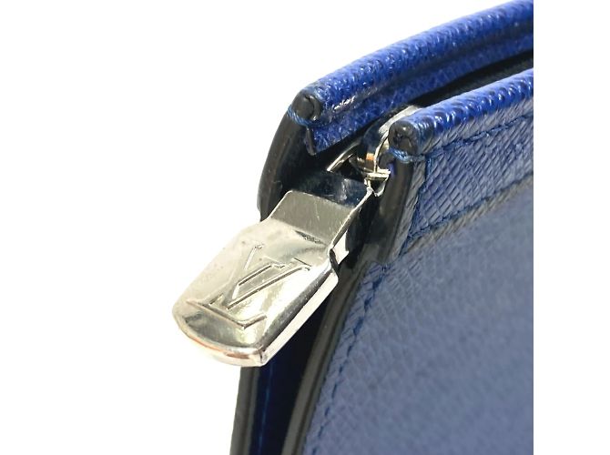 Pochette Voyage MM Taiga di Louis Vuitton Blu - vista 9