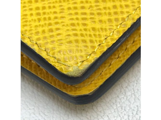 Portafoglio Lungo Brazza in Taiga Louis Vuitton Giallo - vista 3