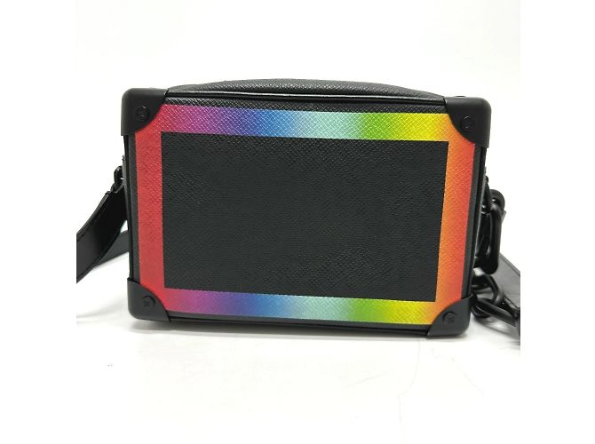 Borsa a Spalla Mini Soft Trunk Taiga Louis Vuitton Nero - vista 2
