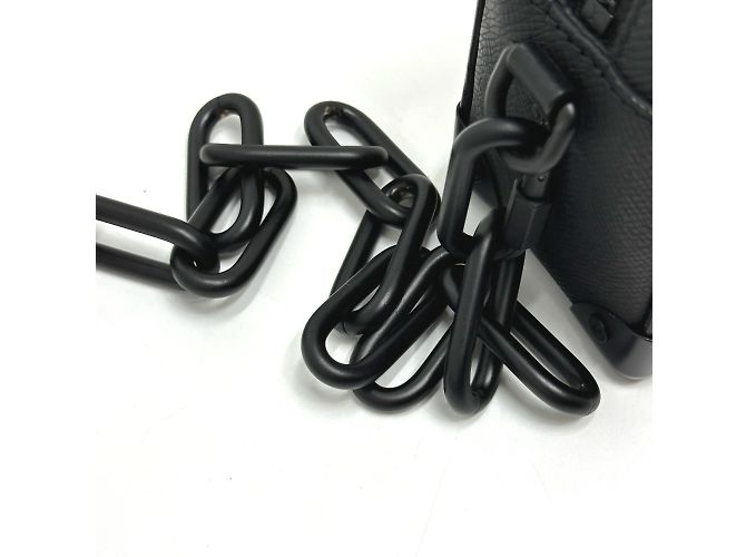 Borsa a Spalla Mini Soft Trunk Taiga Louis Vuitton Nero - vista 8