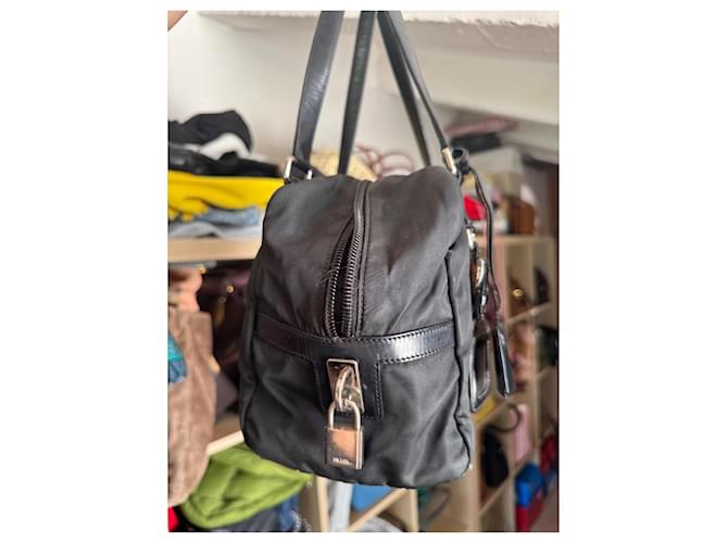 Borsa bowling Prada nera in pelliccia e nylon Nero - vista 4