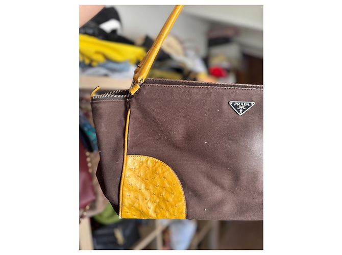 Borsa a spalla Prada Gialla e Marrone Scuro Cotone e Pelle di struzzo Giallo - vista 3