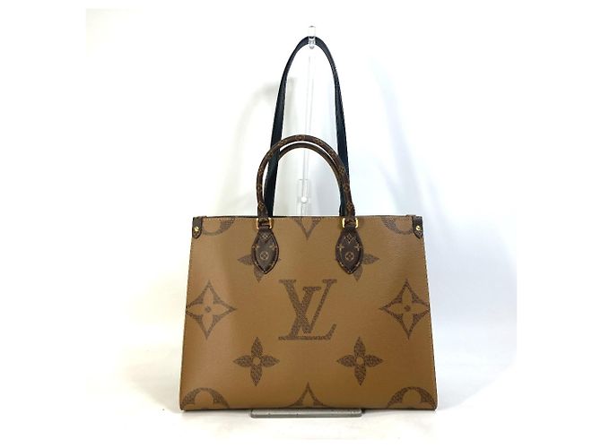 Borsa a Spalla/Tote Bag Louis Vuitton Monogram Giant On the Go MM 2 in 1 Marrone Beige - vista 2