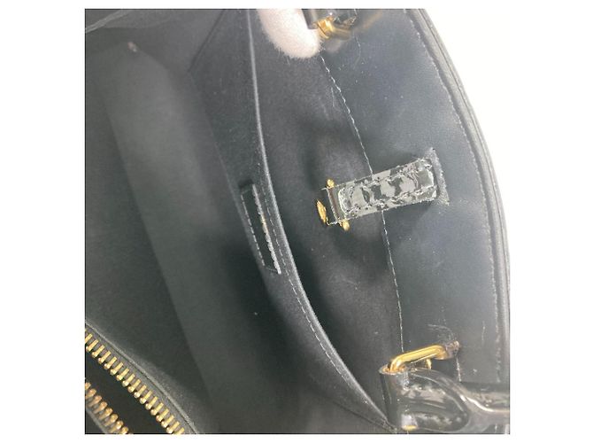 Borsa Montaigne BB in Monogram Vernis di Louis Vuitton Nero - vista 12