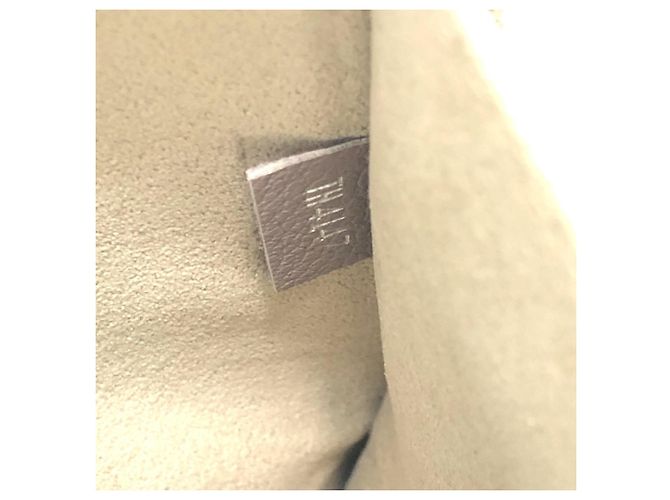 Pochette Jour PM in pelle Taurillon Louis Vuitton Beige Taupe - vista 11