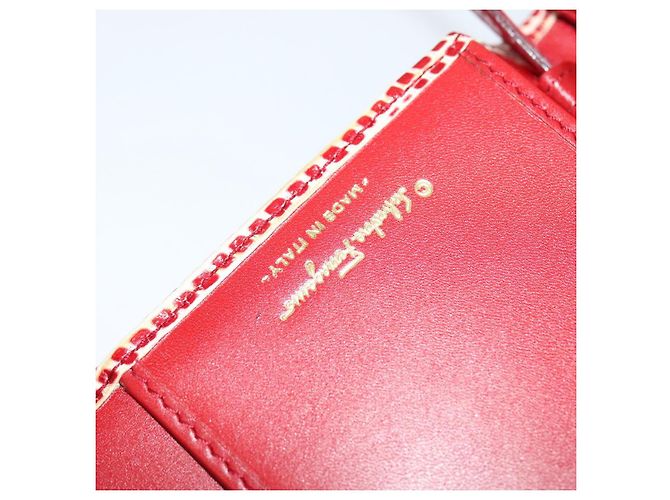 Portafoglio a spalla Salvatore Ferragamo Pelle Rossa Oro Auth sw1278 Rosso D'oro - vista 21