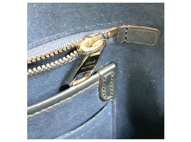 Bolso de documento de cuero Epi Louis Vuitton Azul Azul marino - vista 13