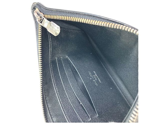 Pochete Discovery PM Monogram Eclipse da Louis Vuitton Preto Monograma - vista 10