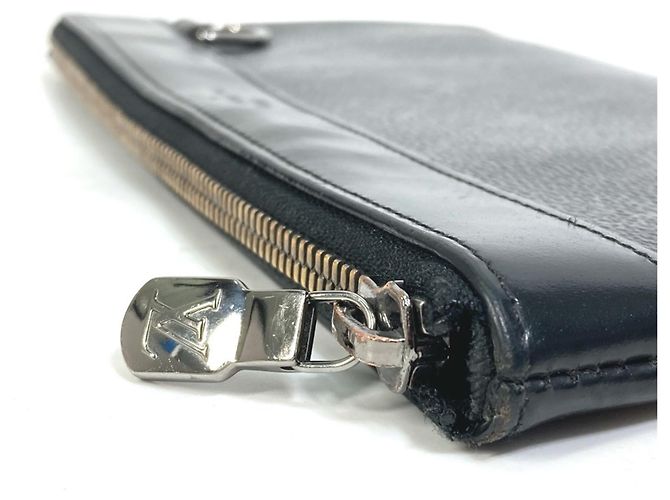 Pochete Discovery PM Monogram Eclipse da Louis Vuitton Preto Monograma - vista 5