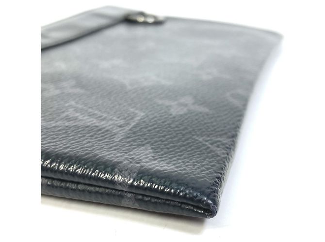 Pochete Discovery PM Monogram Eclipse da Louis Vuitton Preto Monograma - vista 8