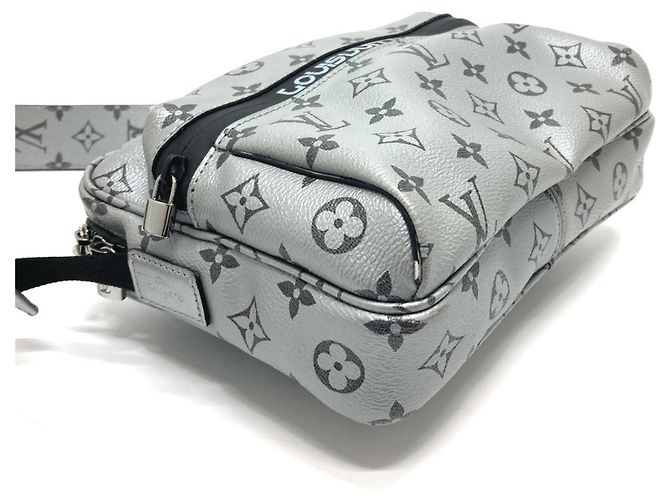 Borsa a Spalla Louis Vuitton Monogram Reflect PM Argento - vista 5