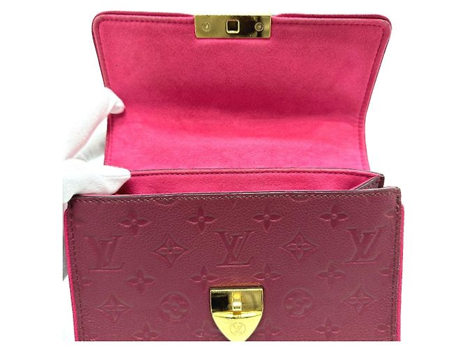 Bolso de cadena Saint-Sulpice PM en Monogram Empreinte Louis Vuitton Roja - vista 12