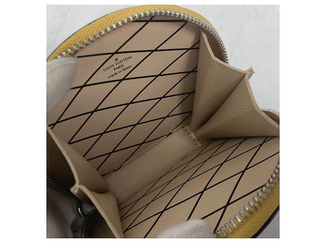 Louis Vuitton Micro Boite Chapeau Wallet with Chain Beige - view 10