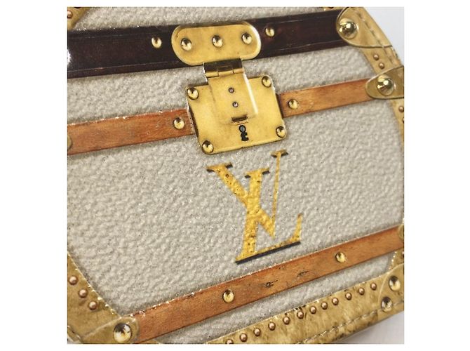 Louis Vuitton Micro Boite Chapeau Wallet with Chain Beige - view 6