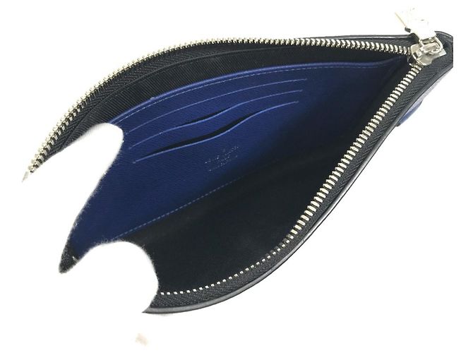 Borsa Clutch Pochette Discovery PM Taiga Rama di Louis Vuitton - vista 10