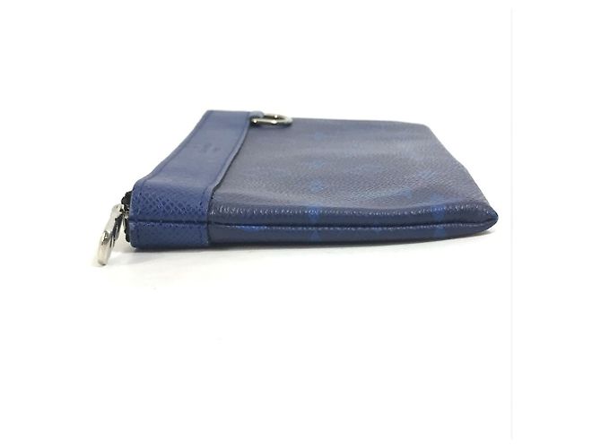 Borsa Clutch Pochette Discovery PM Taiga Rama di Louis Vuitton - vista 4