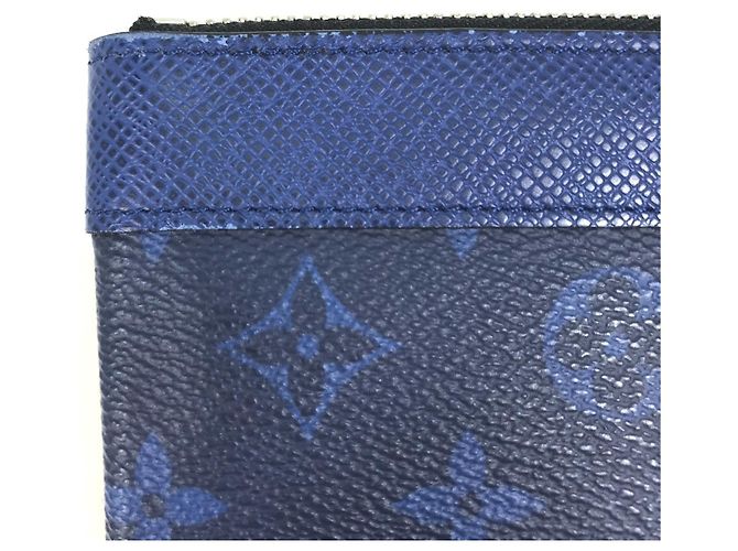 Borsa Clutch Pochette Discovery PM Taiga Rama di Louis Vuitton - vista 8