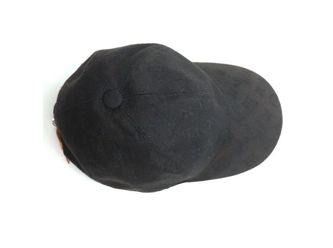 Louis Vuitton Monogram Essential Cap Black - view 5