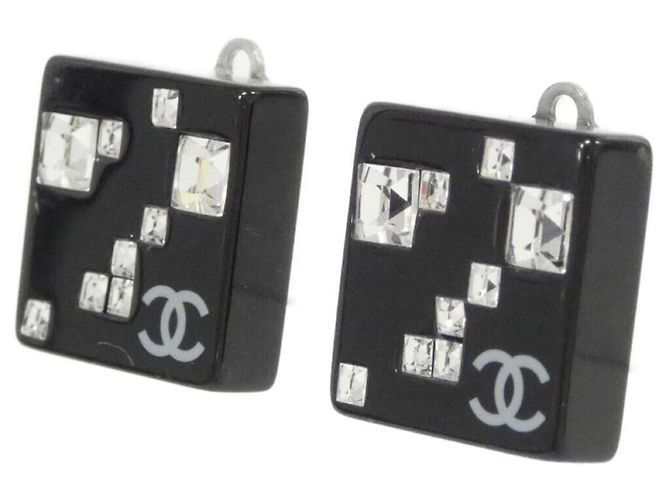 Schwarze und silberne Clip-Ohrringe von Chanel - Ansicht 2