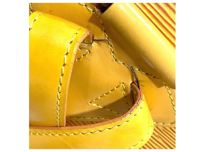 Zaino Cobran Epi Louis Vuitton Giallo - vista 12