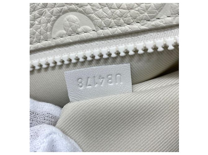 Pochette A4 in pelle Taurillon Monogram Louis Vuitton Bianco - vista 9