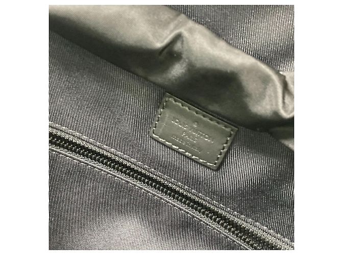 Zaino Discovery Monogram Shadow Louis Vuitton Nero - vista 13