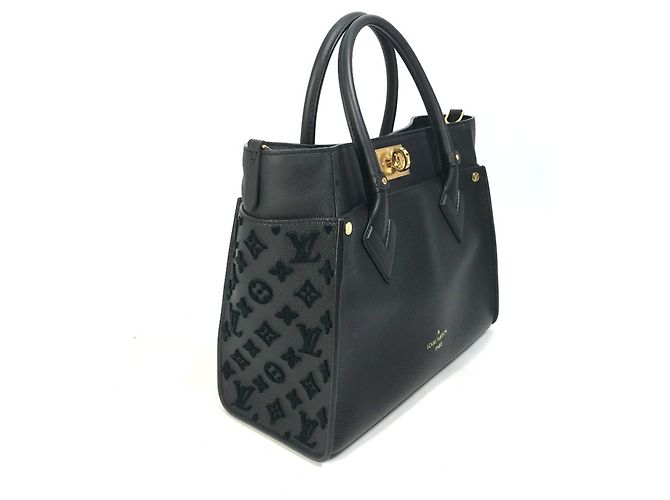 Louis Vuitton Monogram Tuftage On My Side MM Tote Bag Schwarz - Ansicht 3